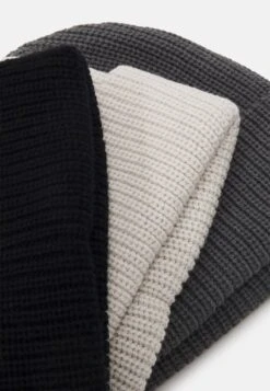 Pier One UNISEX 3 PACK - Mütze - Black/dark Grey/off-white/ 9 Pier One UNISEX 3 PACK - Mütze - Black/dark Grey/off-white/ -Pier One 2a1daa058c674c9dbb0074799d429f4b