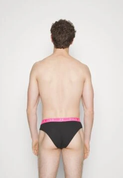 Pier One -Pier One 3682ff2528e6498b8568602b0999eeb1