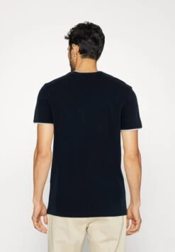 Pier One T-Shirt Basic - Dark Blue 8 Pier One T-Shirt Basic - Dark Blue -Pier One 4221f542daa24df797b49d905dce70e0