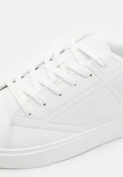 Pier One UNISEX - Sneaker Low - White 11 Pier One UNISEX - Sneaker Low - White -Pier One 9df20e8fbfac4dbbaad7e726f8a84e52