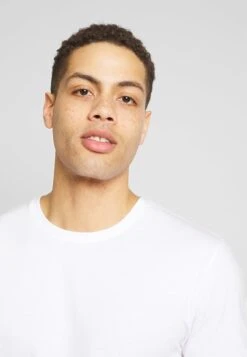 Pier One 3 PACK - T-Shirt Basic - White/dark Blue/red -Pier One bb58520a3fdd4addbd204975d9a479ed